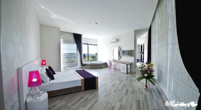 نمای کلی اتاق کینگ هتل ری مار